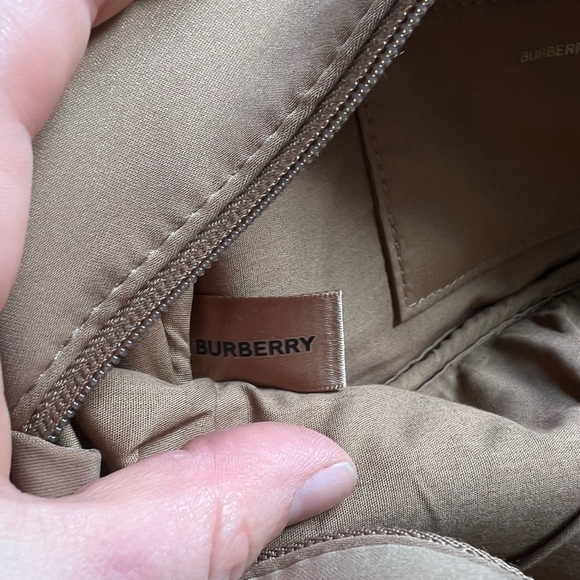 Burberry Hero Travel Bag - Picture 5 of 6
